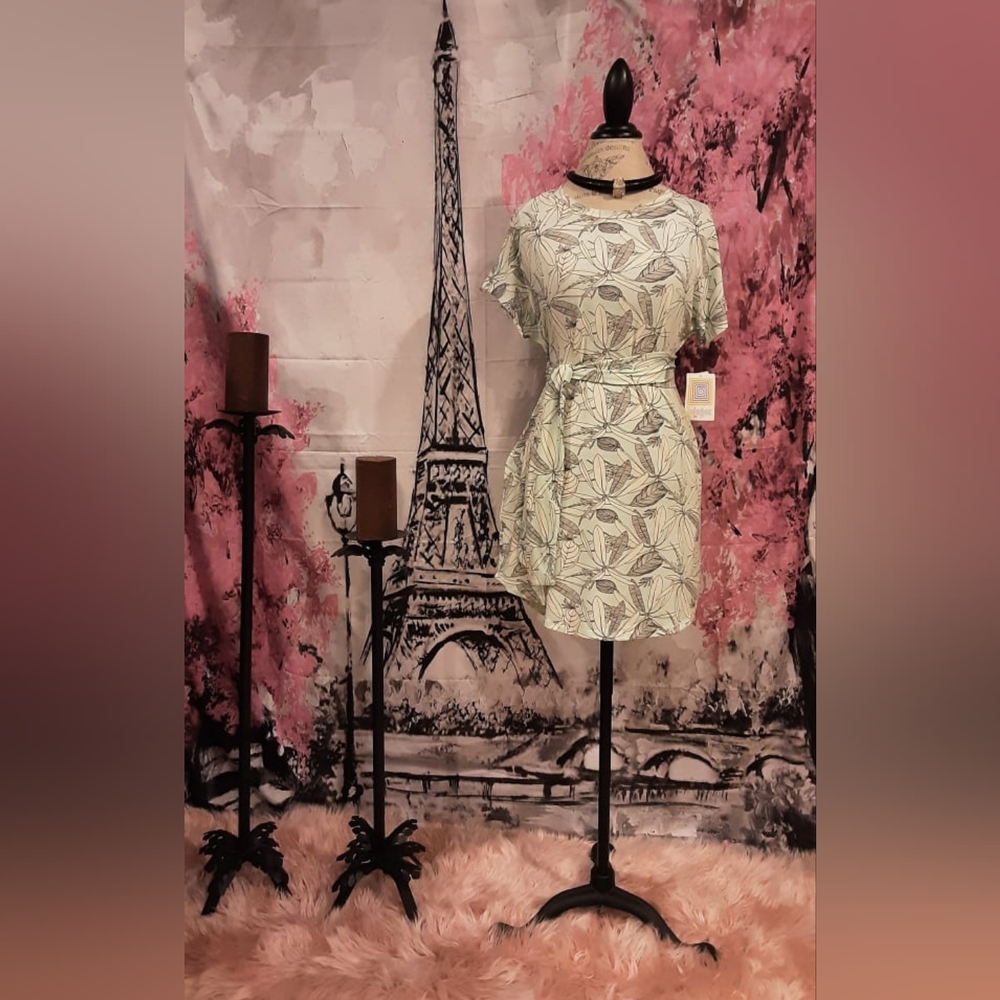 Mint LuLaRoe dress with leaf print size M.